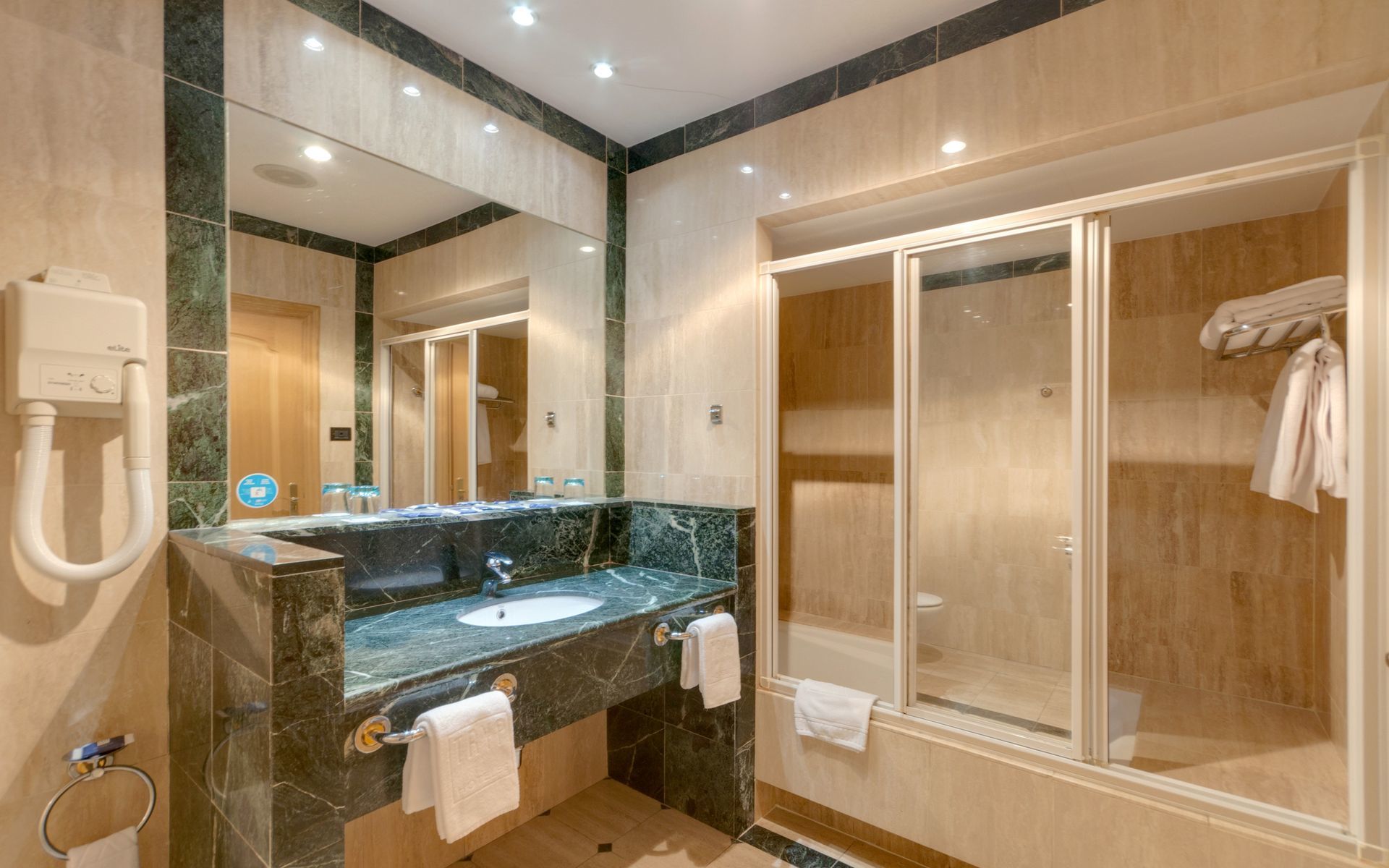 Gran Hotel Los Angeles Хетафе Стая снимка